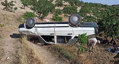 Köy yolunda takla attı