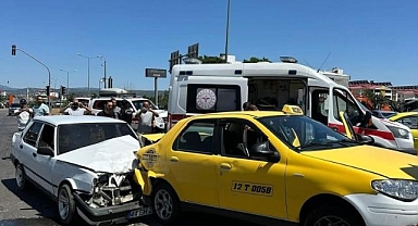 İki araç çarpıştı: 2 yaralı