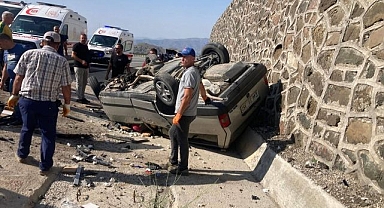 İki otomobil birbirine girdi: 7 yaralı