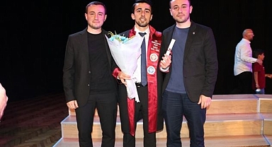 İkiz kardeşlerinin izinden gitti