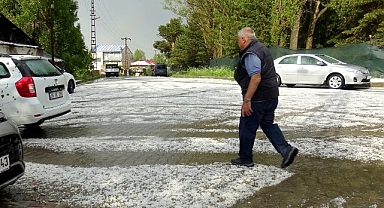 İlçede sağanak ve dolu etkili oldu