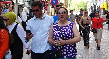 İranlı turistler esnafa çifte bayram yaşattı