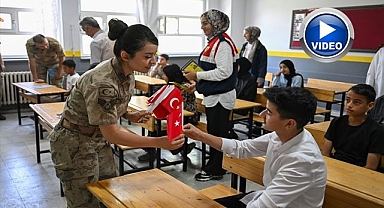 Jandarma timleri öğrencilerin gönlüne dokundu