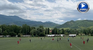 Kadın futbol takımlarından dostluk maçı