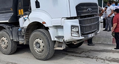 Kamyonun çarptığı yaya ağır yaralandı