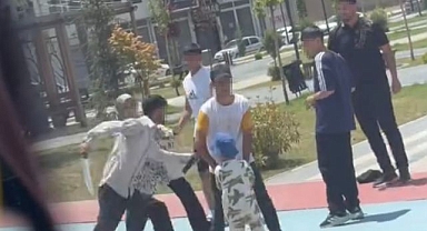 Kavga ettiği adama palayla saldırdı