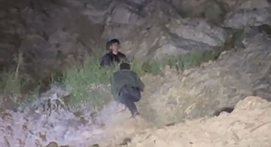 Kayalıktan düşen çocuk yaralandı