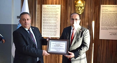 Kaymakam Kurt’a ‘Fahri hemşehrilik beratı’