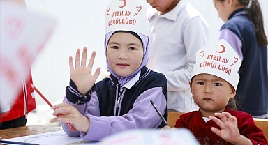 Kızılay'dan Kırgız Türklerine karne şenliği