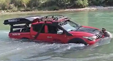 Kontrolünü kaybederek Munzur Çayı'na uçtu