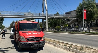 Korkuluklarda ayağı sıkıştı