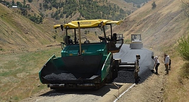 Köy yollarına sıcak asfalt