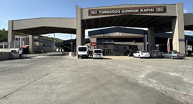 Modern gümrük kapısından yüz binlerce araç geçti