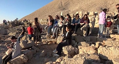 Nemrut Dağı'nda turist yoğunluğu