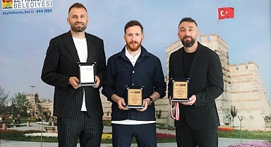 Ödüllerini aldılar!