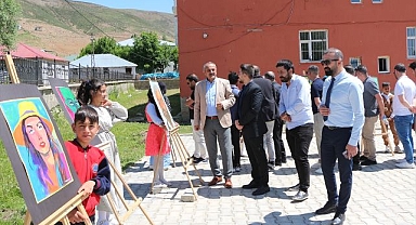 Öğrencilerden yıl sonu resim sergisi