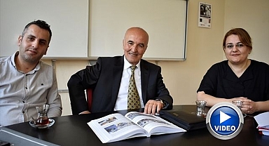 Öğrencileriyle aynı okulda görev yapıyor