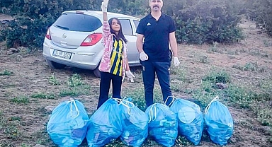 Öğretmen ve kızından örnek davranış