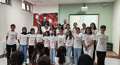 Ortaokul öğrencilerinden şiir dinletisi