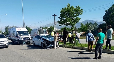 Otomobil ile çarpışan motosikletin sürücüsü öldü