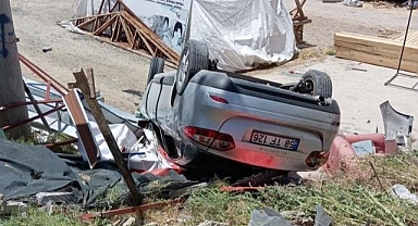 Otomobil şarampole devrildi: 2 yaralı