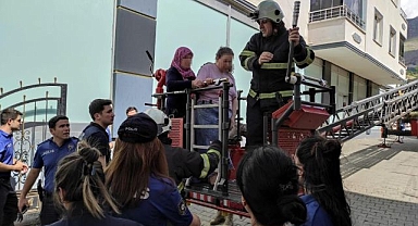 Ailesini rehin alan şahıs ikna edildi