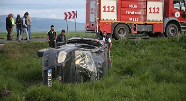 Şarampole devrilen araçta 5 kişi yaralandı