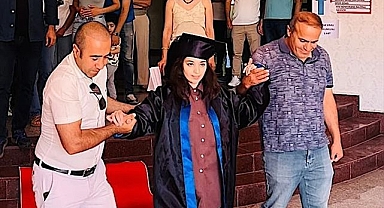 Serebral palsili öğrencinin mezuniyet heyecanı
