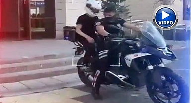 Sınava geç kalan öğrencileri polisler yetiştirdi