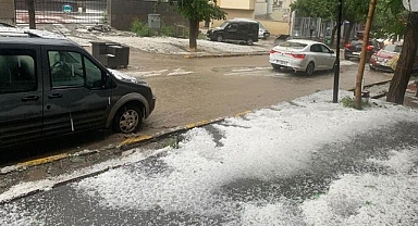 20 dakika yağan dolu hayatı felç etti