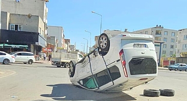 Ters dönen araçtan sağ çıktılar