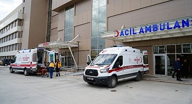 Ticari araç devrildi 4 yaralı