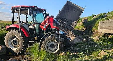 Traktör şarampole devrildi: 2 yaralı
