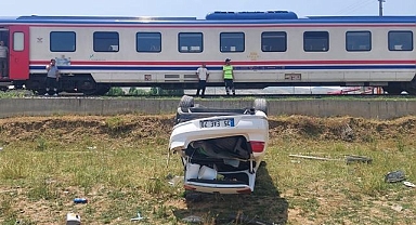 Feci kaza! Tren otomobili biçti