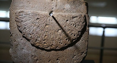 Yaklaşık 1000 yıllık güneş saati görücüye çıktı