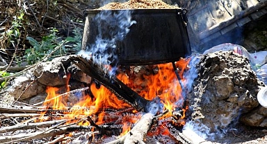 Geleneksel yöntemlerle pekmez yapımı