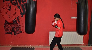 13 yaşındaki boksör gözünü Avrupa şampiyonluğuna dikti