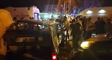 3 araç birbirine girdi! Ortalık savaş alanına döndü