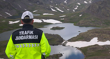 3 Bin 200 rakımda vatan nöbeti: Jandarma'dan Yedigöller paylaşımı