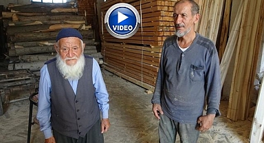 93'lük marangoz gençlere taş çıkartıyor