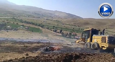 Anız yangınına kepçeli müdahale