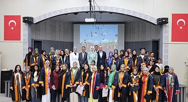 Annelerin mezuniyet sevinci