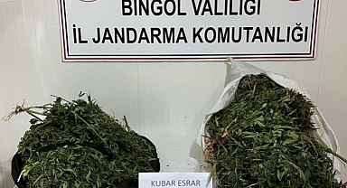 Aracın bagajında uyuşturucu yakalandı