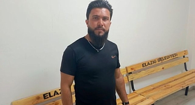 Aranan şahıs çiçek satarken yakayı ele verdi
