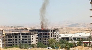 Bina inşaatında çıkan yangın korkuttu