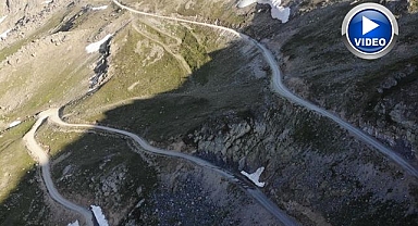 Böbreğinde taş olan bu yolda düşürür