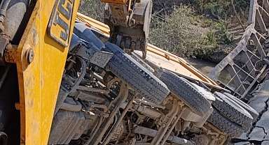 Demir köprü çöktü!