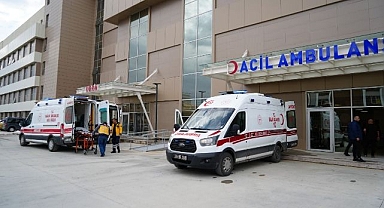 Düşen inşaat kalıplarının altında kaldılar