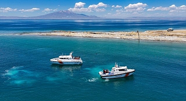 Ekipler Van Gölü'nde boğulmalara karşı teyakkuzda