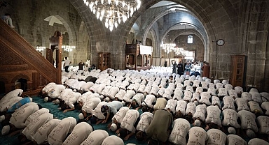 Erzurum'da 6 bin çocuk tarihi camide buluştu